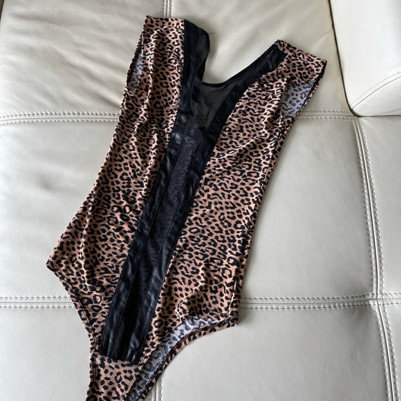 Ladies body suit - Picture 2 of 5